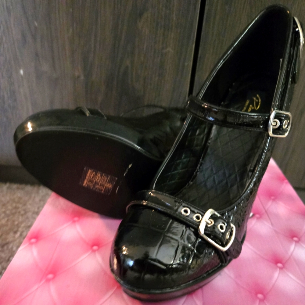 Pinup Couture size 11 black Patton crocodile pattern